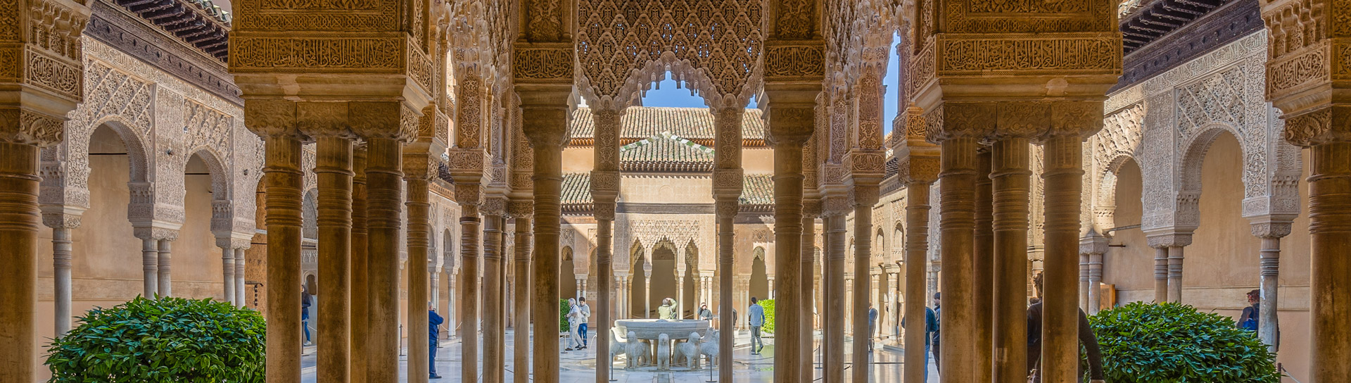 Alhambra_Löwenhof_mit_Löwenbrunnen_2014